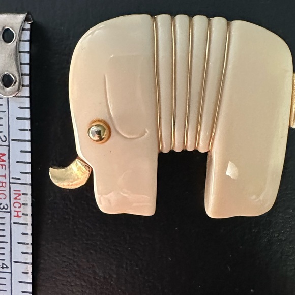 Vintage Ivory and Gold Tone Elephant Pendant - Picture 3 of 5